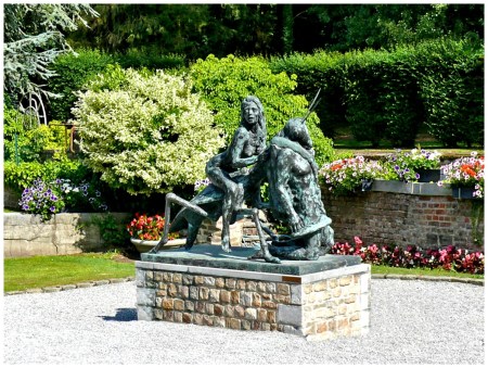 statue-femme-insecte-homme