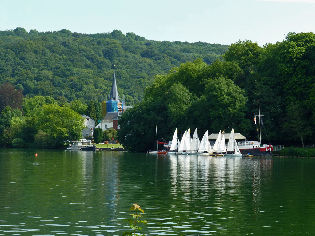 Eglise St Martin et école de voile